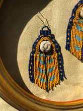 Load image into Gallery viewer, Bluesy Roses
