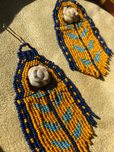 Load image into Gallery viewer, Bluesy Roses
